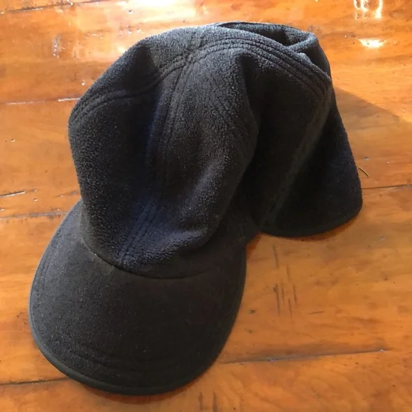 3 WINTER HATS 1 GRAY BURTON, 1 NAVY WIGWAM, 1 LANDS END BLACK FLEECE W/EARFLAPS - Picture 3 of 5